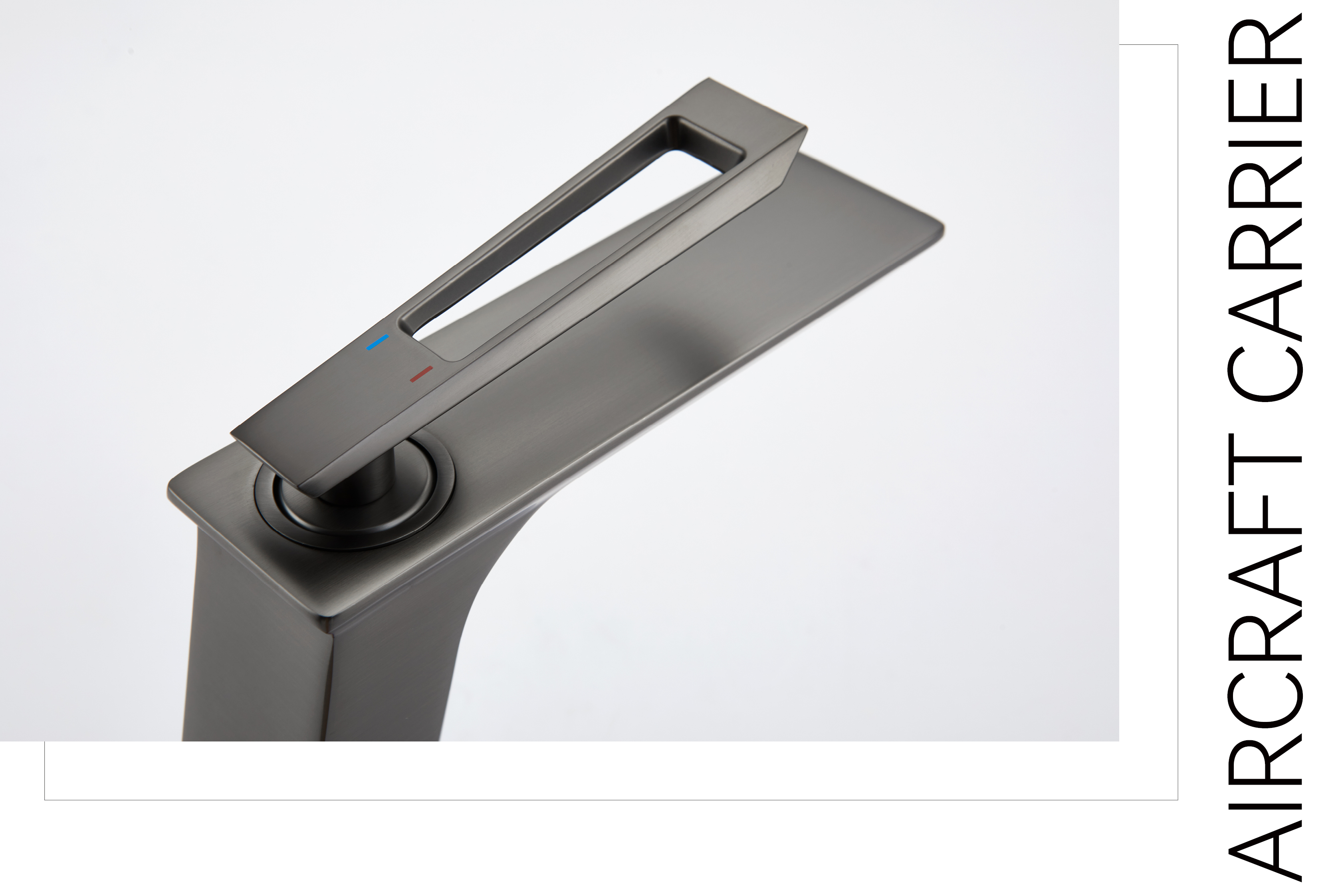 латунный смеситель для ванной комнаты