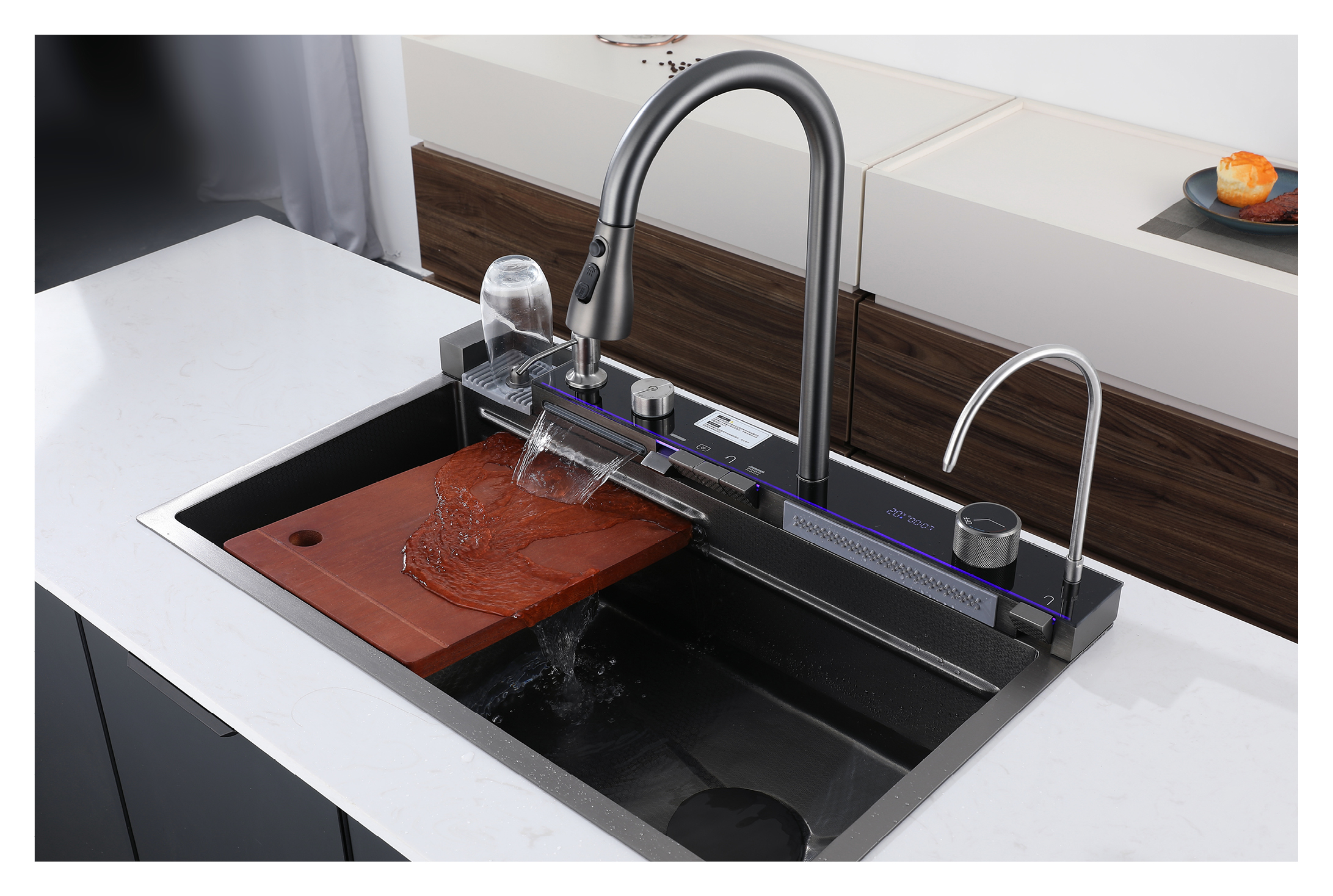 Раковина с летающим дождем и водопадом