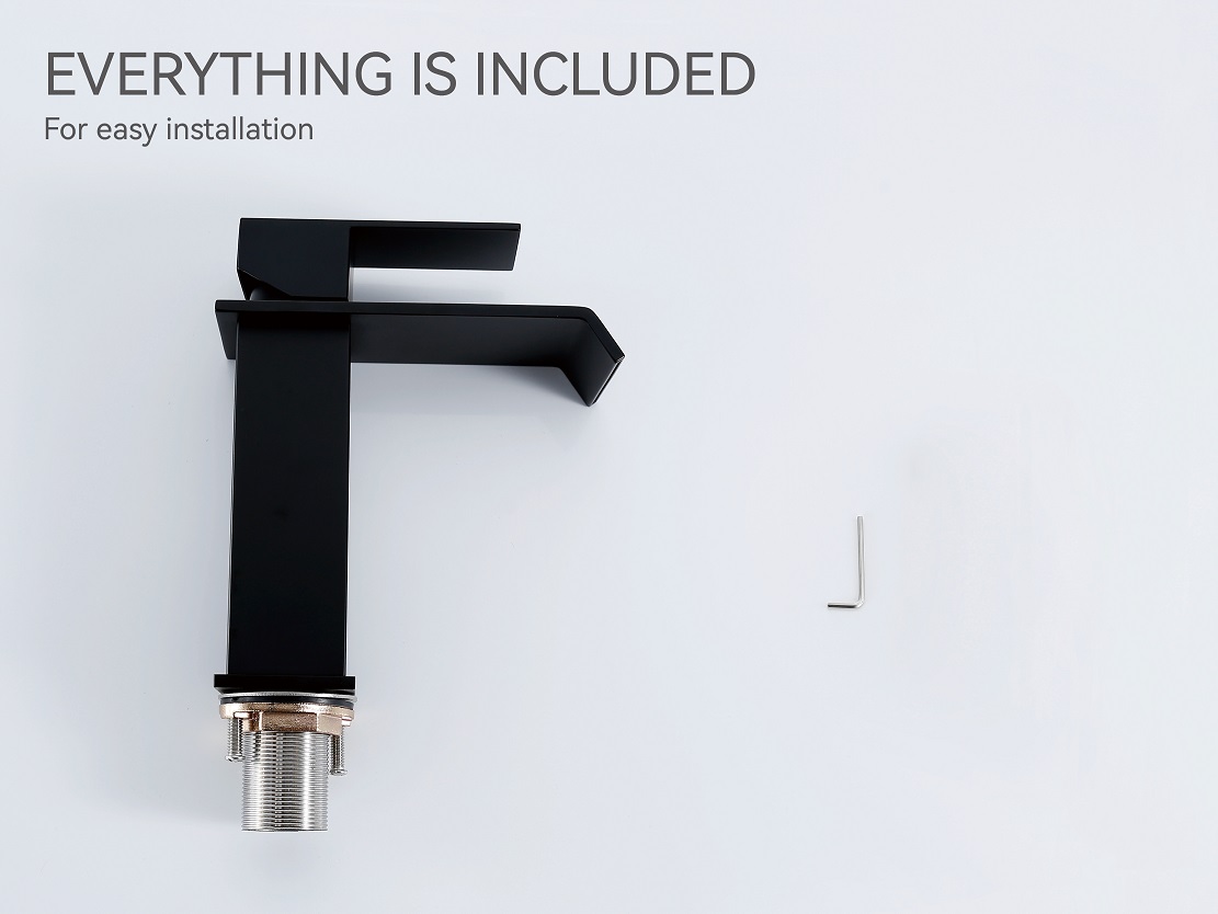 черный смеситель в ванной