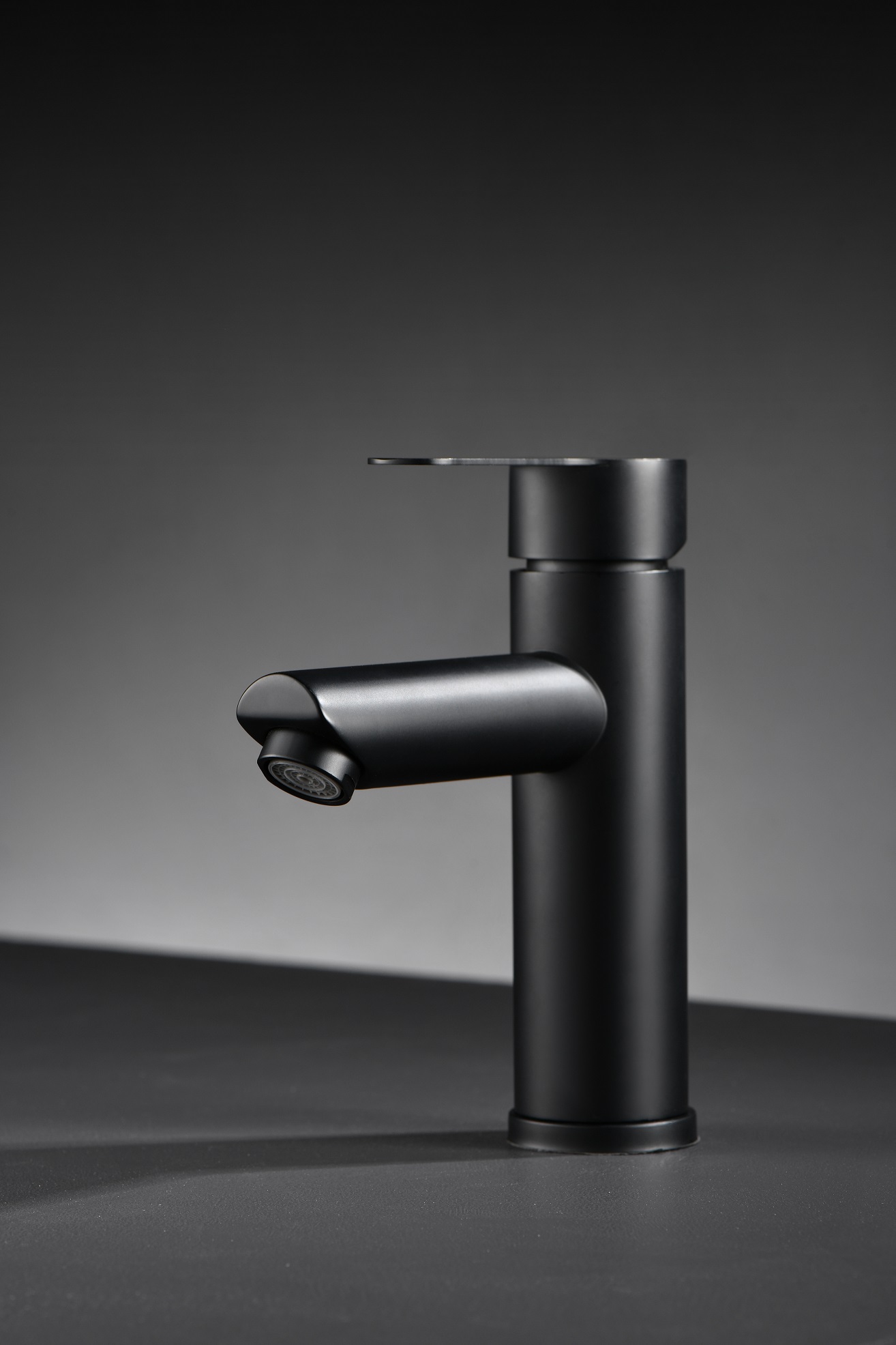 смеситель для раковины в ванной на одно отверстие