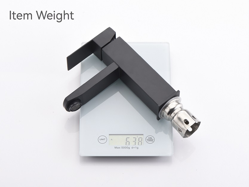 латунный смеситель для ванной комнаты