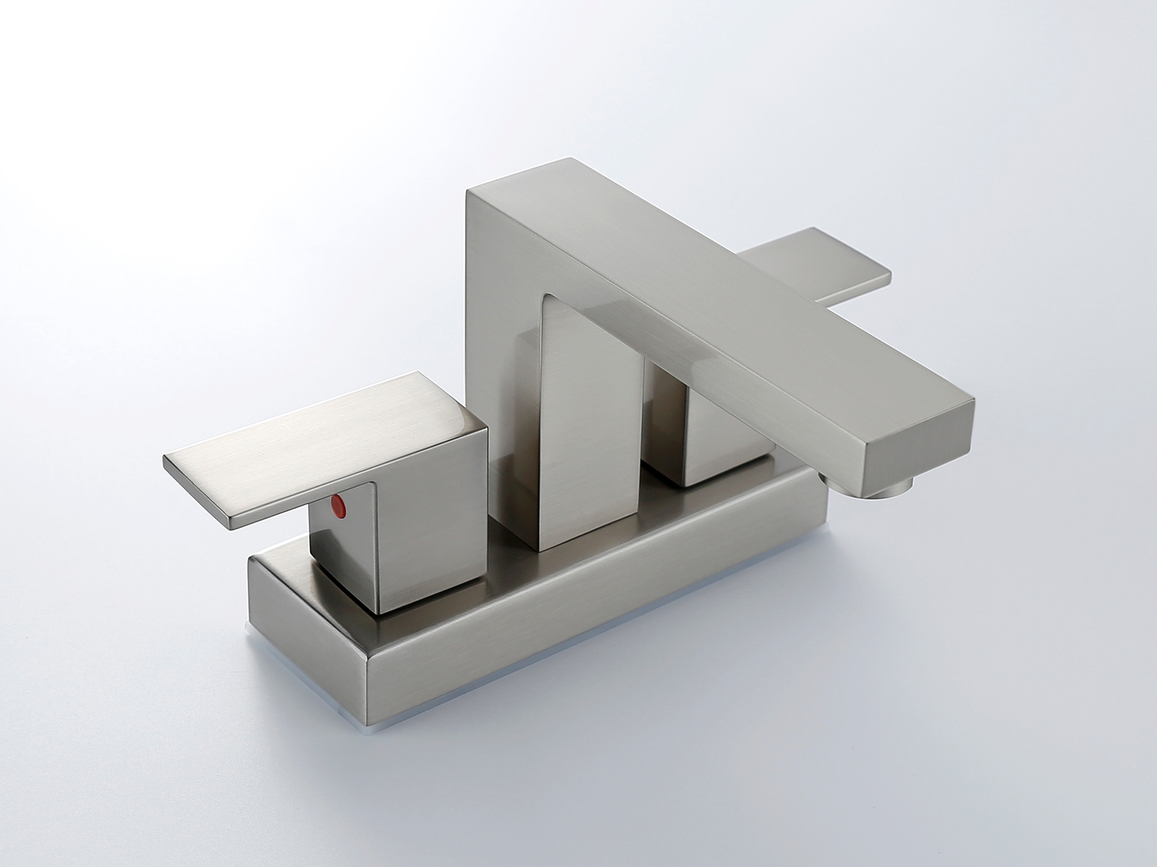 настенный смеситель для ванной комнаты
