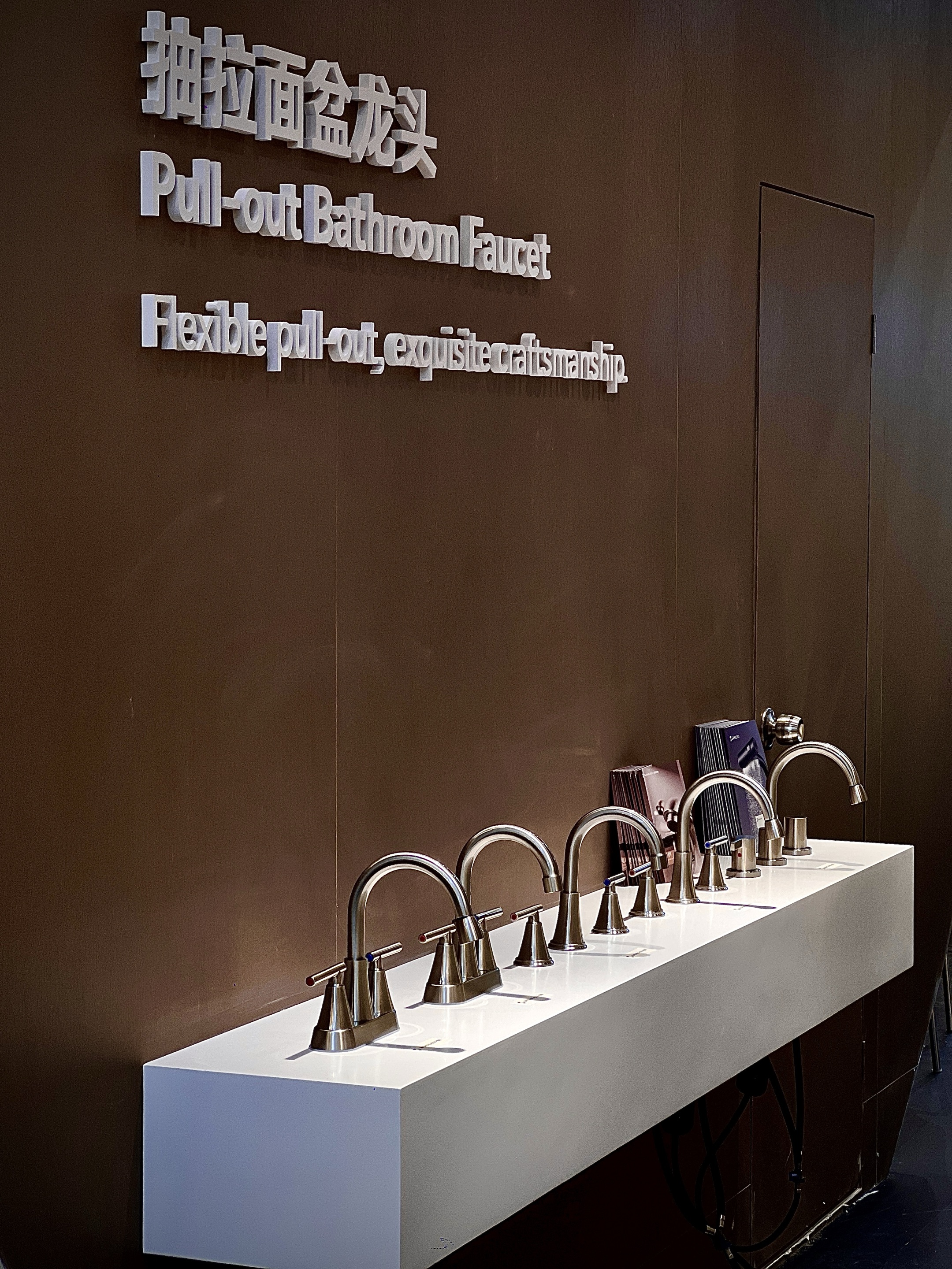 Выдвижной смеситель для ванной комнаты