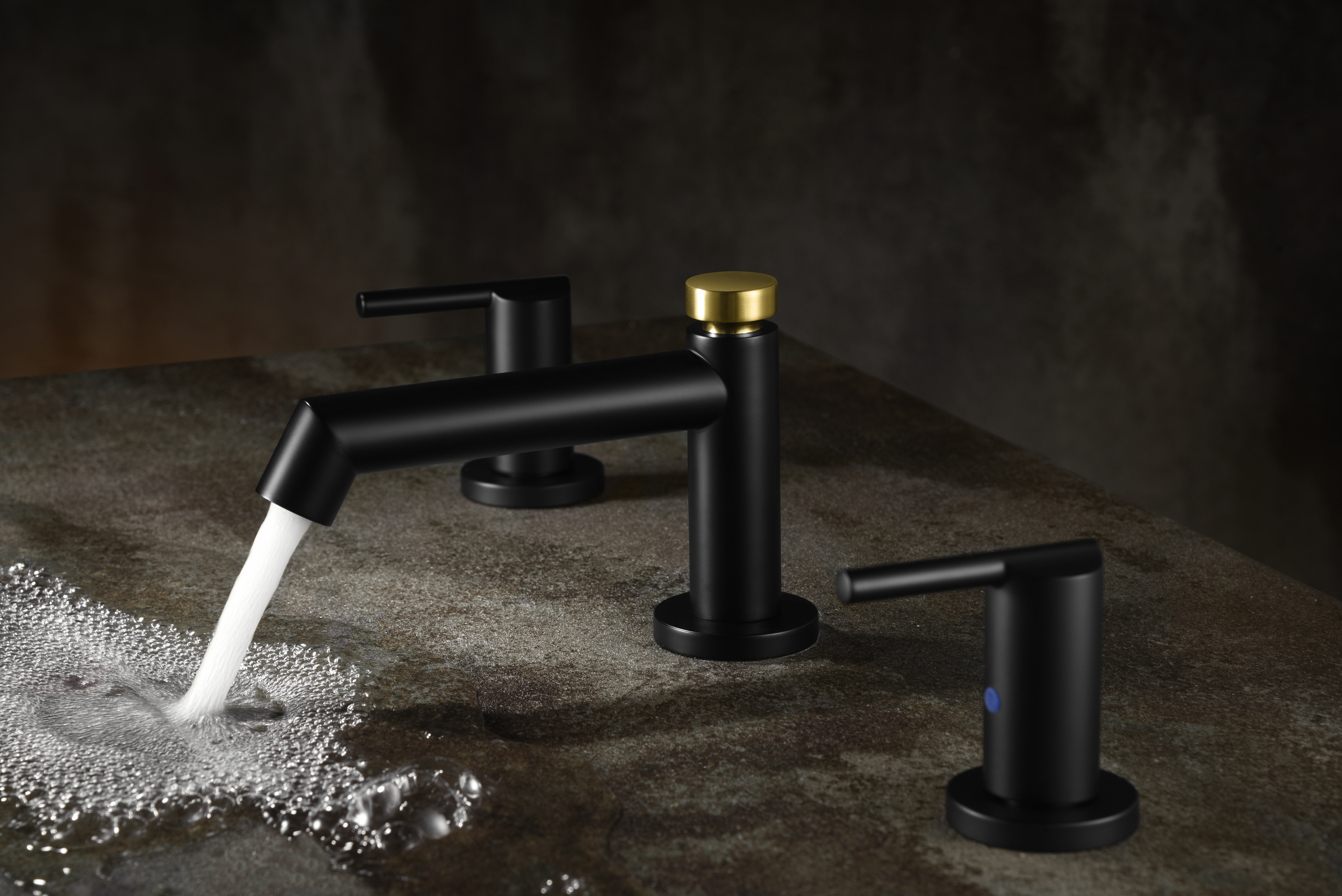 смеситель для ванной на 3 отверстия