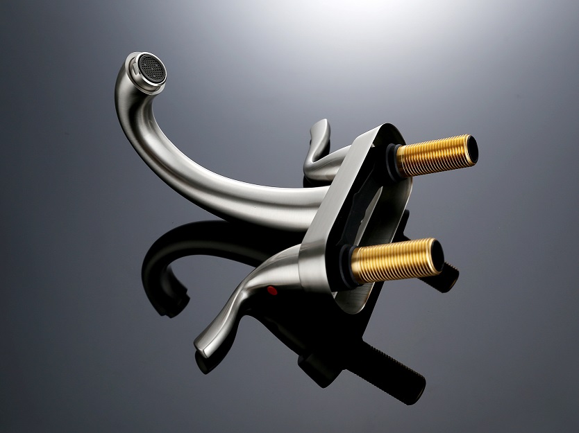 центральный смеситель для ванной комнаты