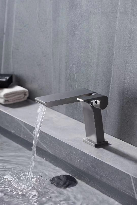 смеситель для ванной комнаты