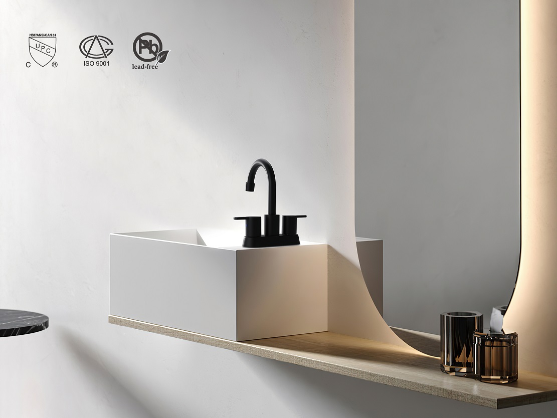 золотой смеситель для ванной