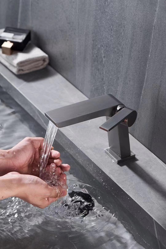 латунные смесители для ванной комнаты