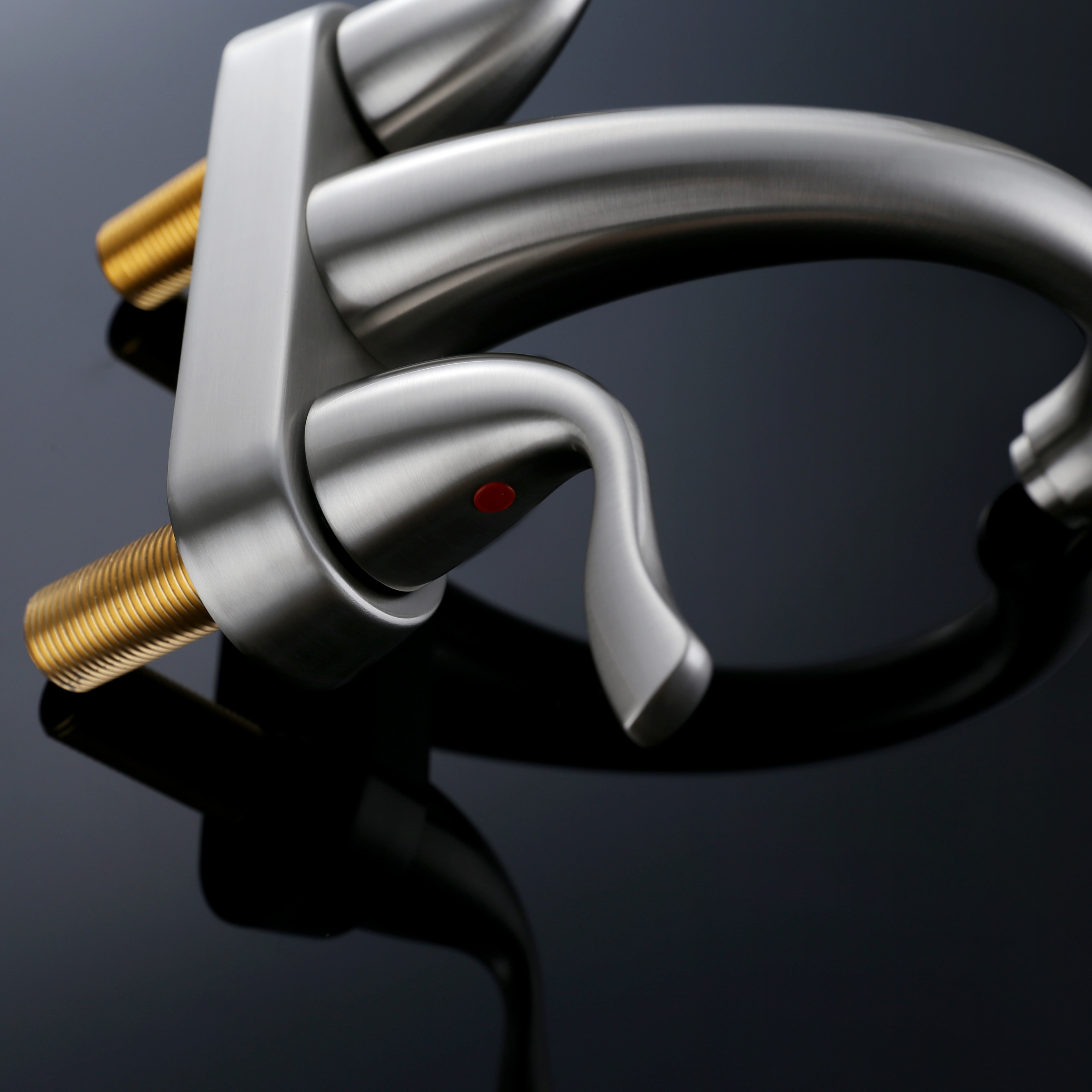 старинный смеситель для раковины