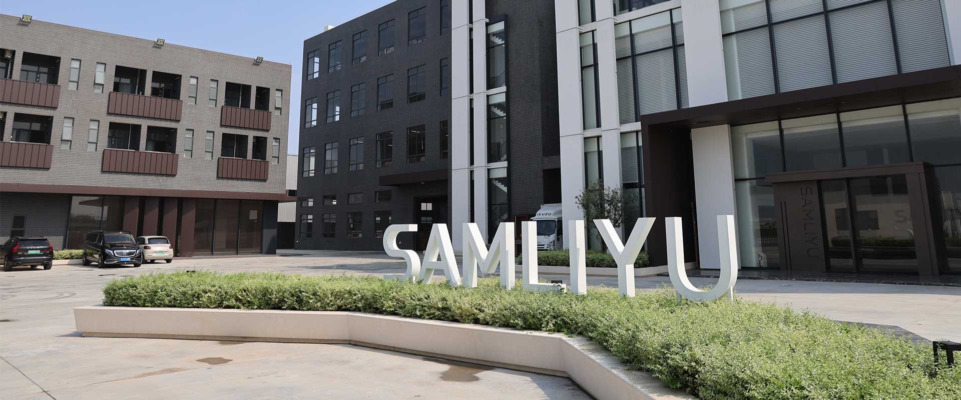 душевая система из полированного никеля с распылителем