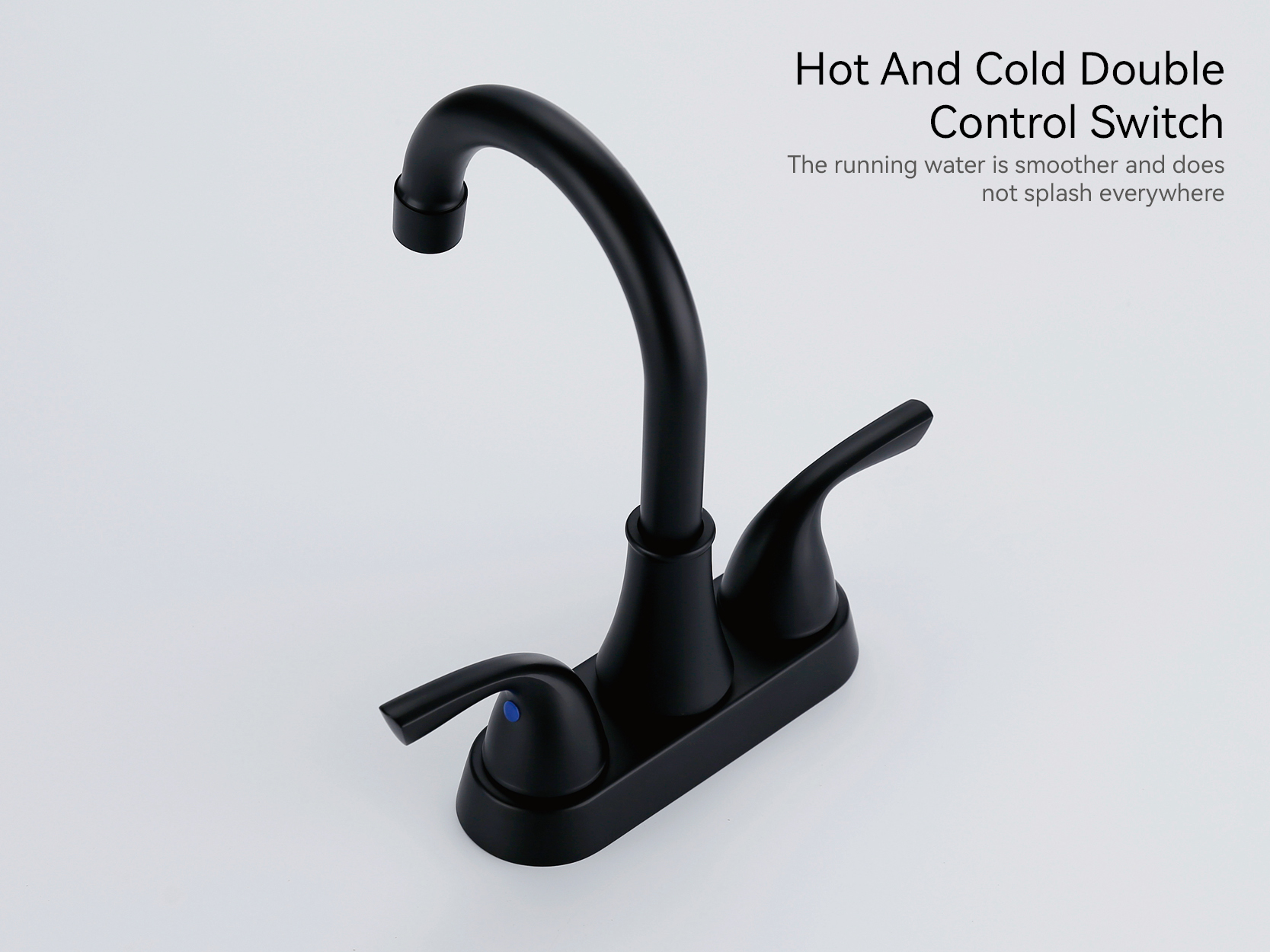 черный смеситель в ванной