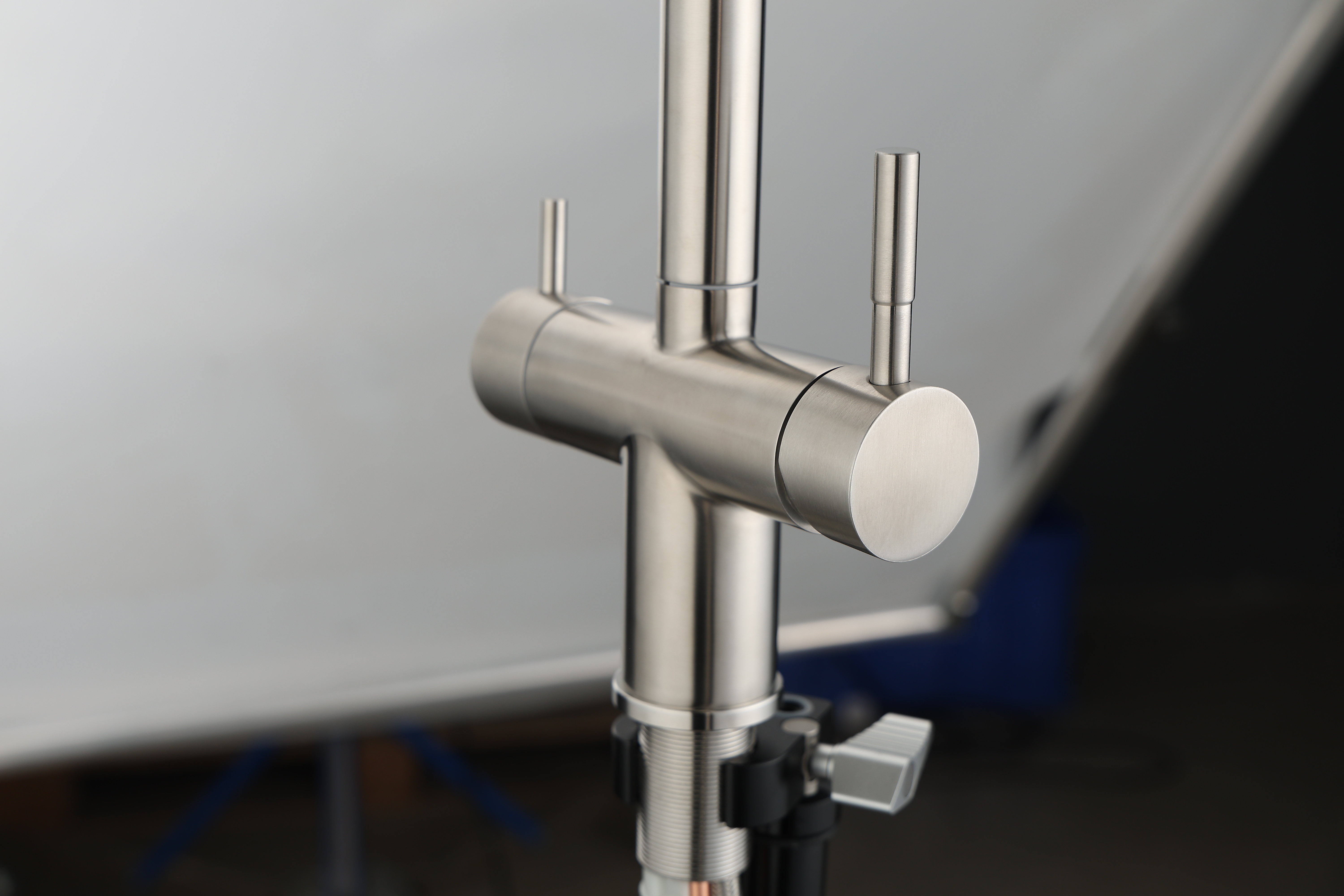 4 -дюймовый кухонный кран