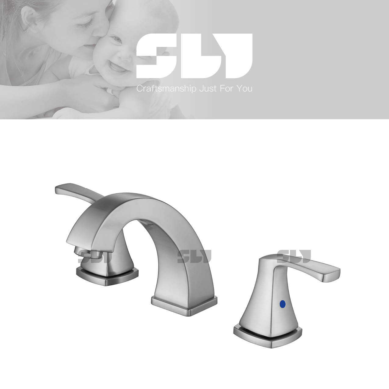 золотой смеситель для ванной