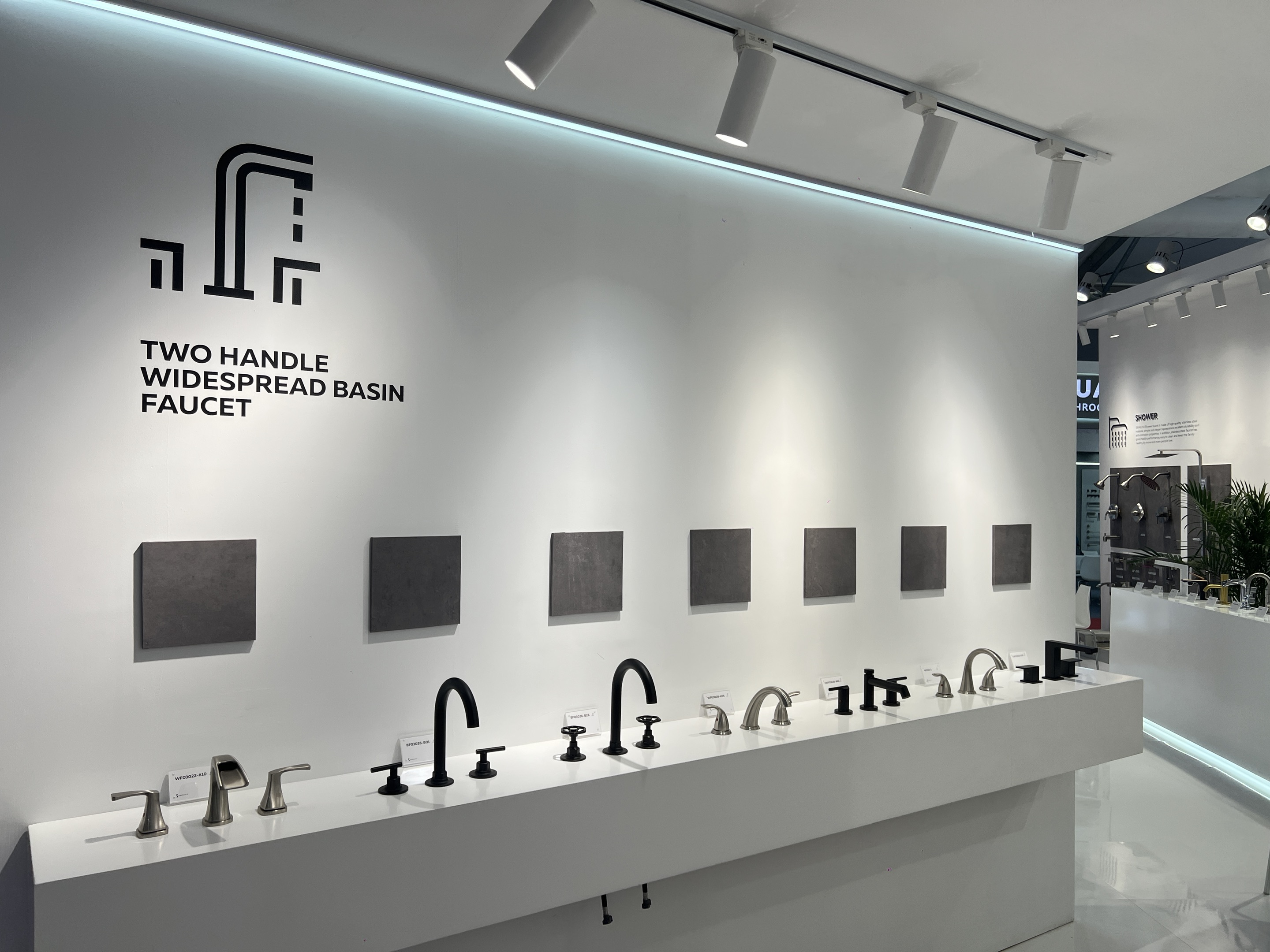 смеситель для ванной на 3 отверстия