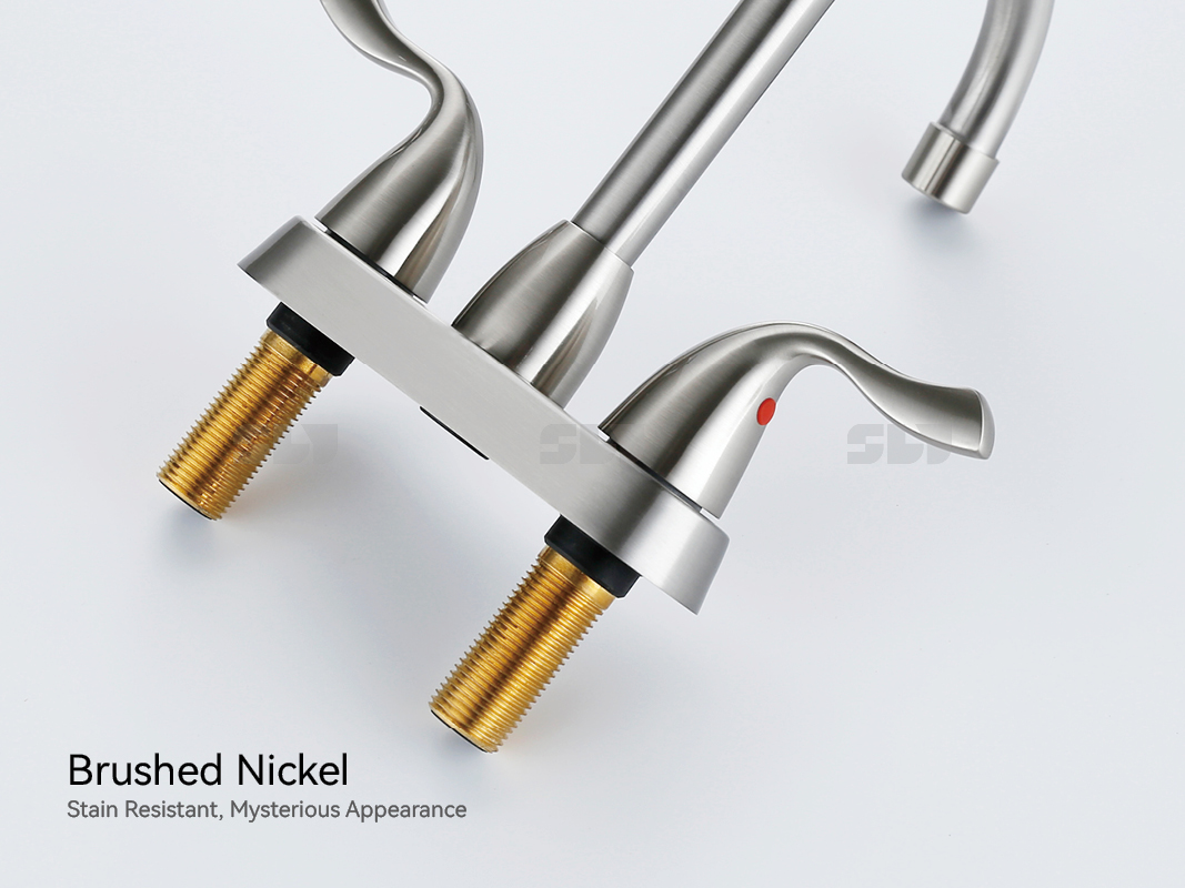 черный смеситель для ванной