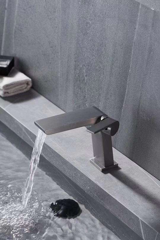 латунный кран