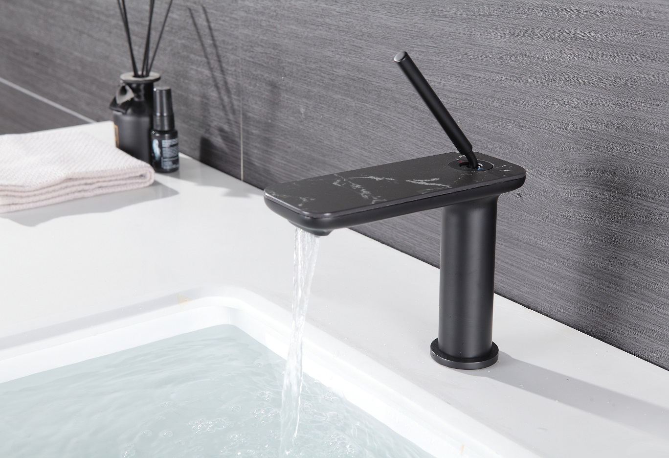 смеситель для ванной на одно отверстие