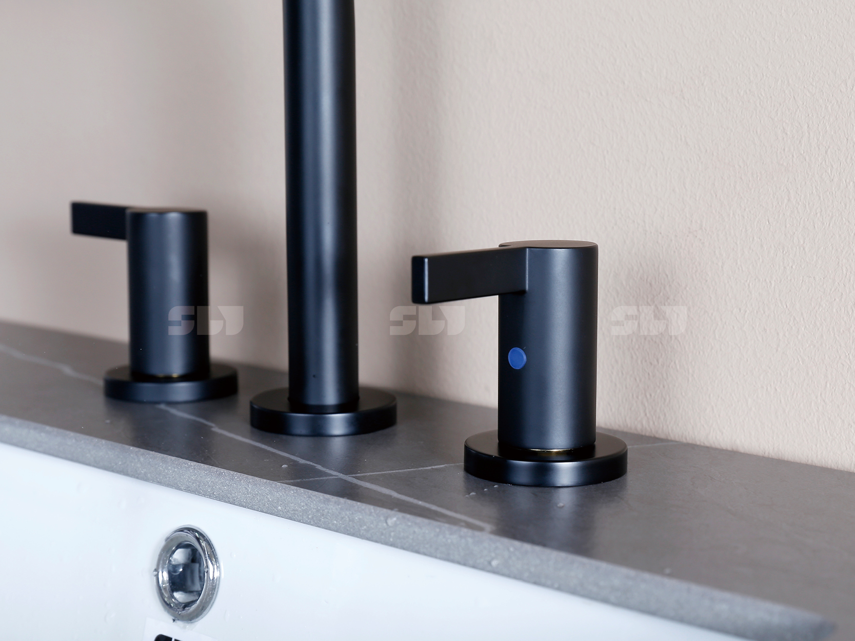 Медный смеситель для ванной